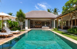villa Bali location courte durée avec piscine privée et architecture tropicale